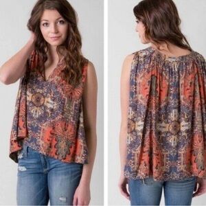 Free People Darcy Magic Carpet Swing V-Neck Size Medium